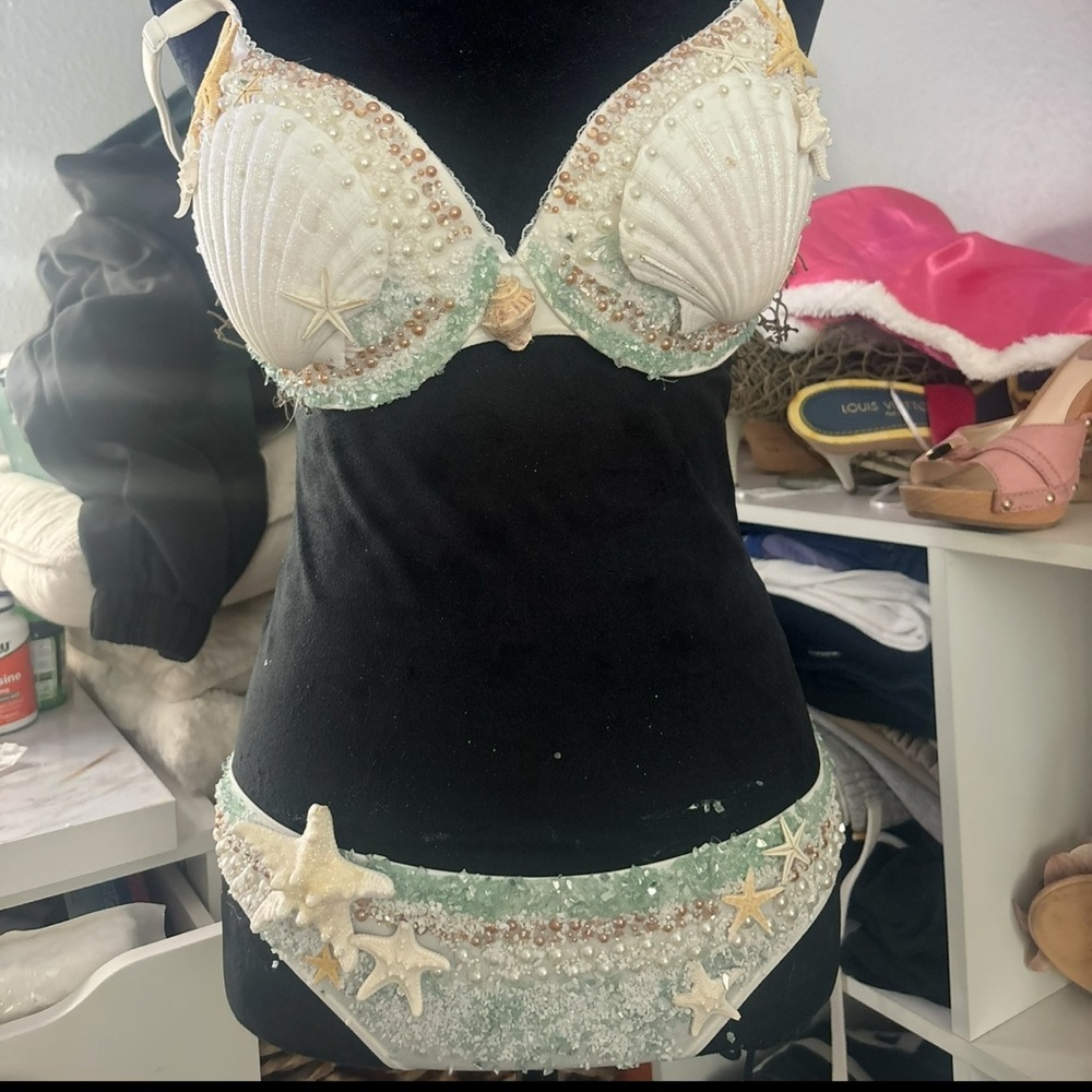 Seashell Embellished Bra in Cream and Green